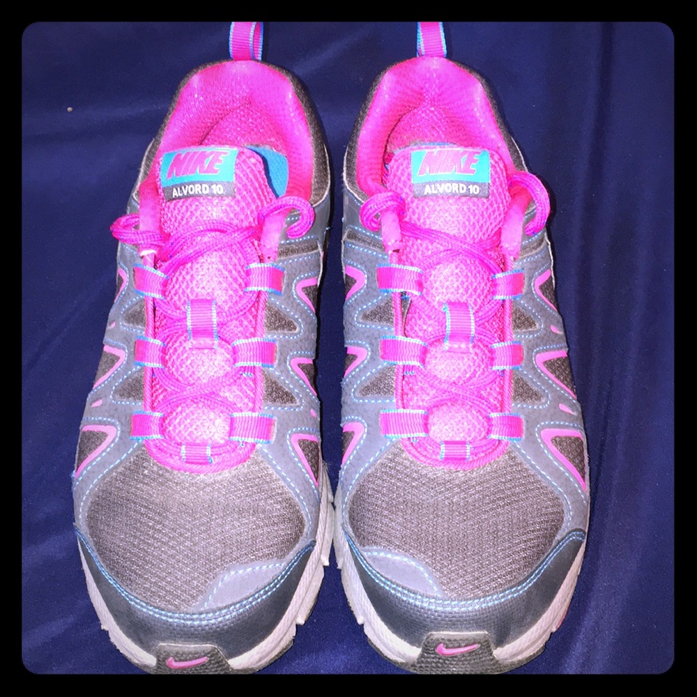 Size 7 Nike Air Shoes